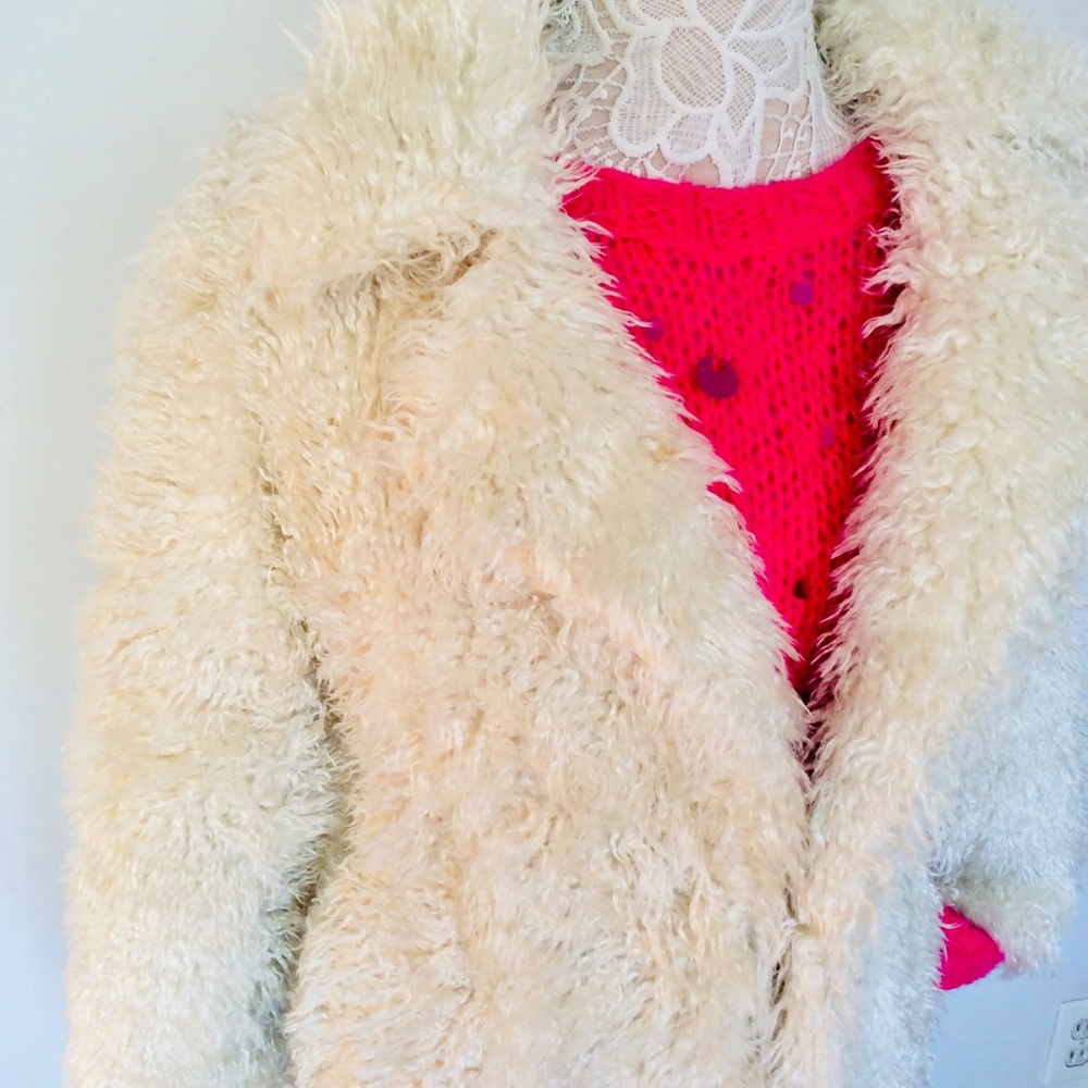 Vintage Faux Fur White Coat - Picture 9 of 12